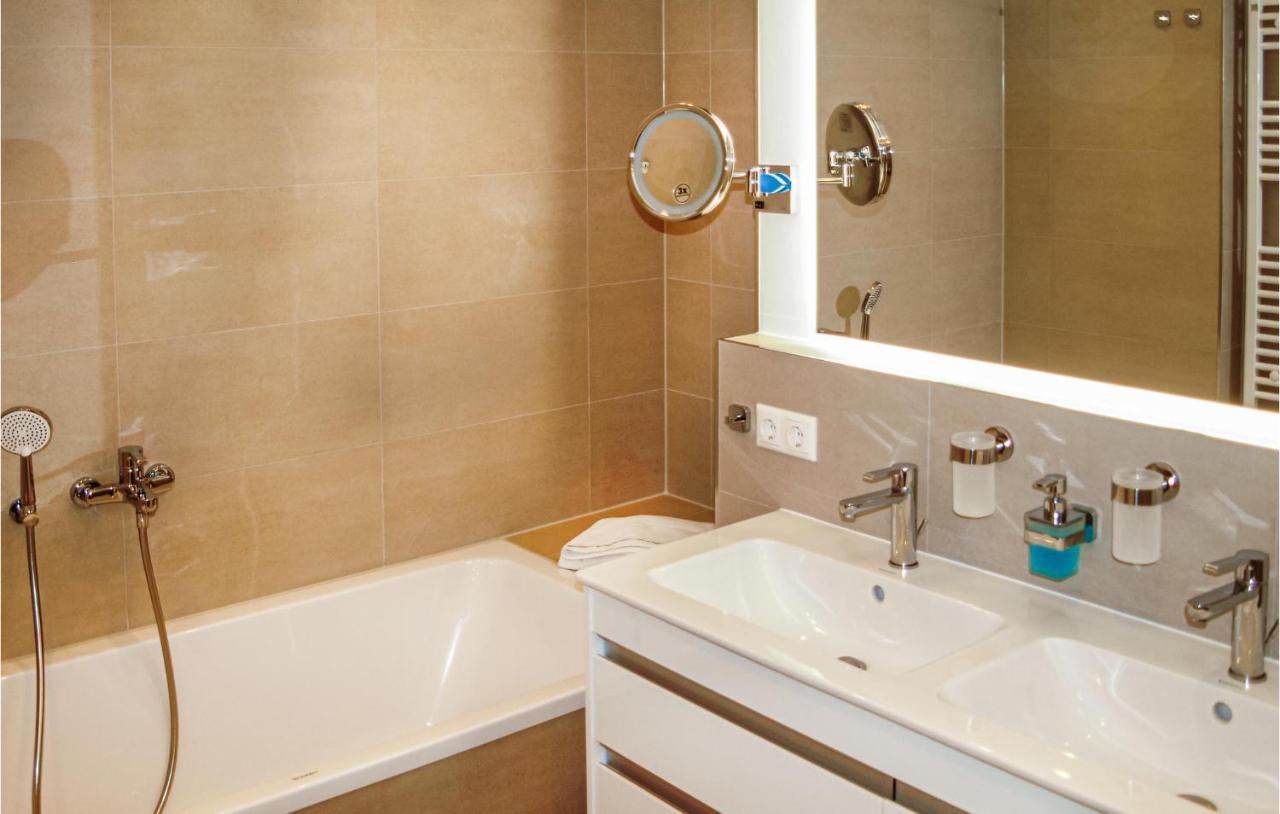 2 Bedroom Lovely Apartment In Binz Ot Prora Lubkow Luaran gambar